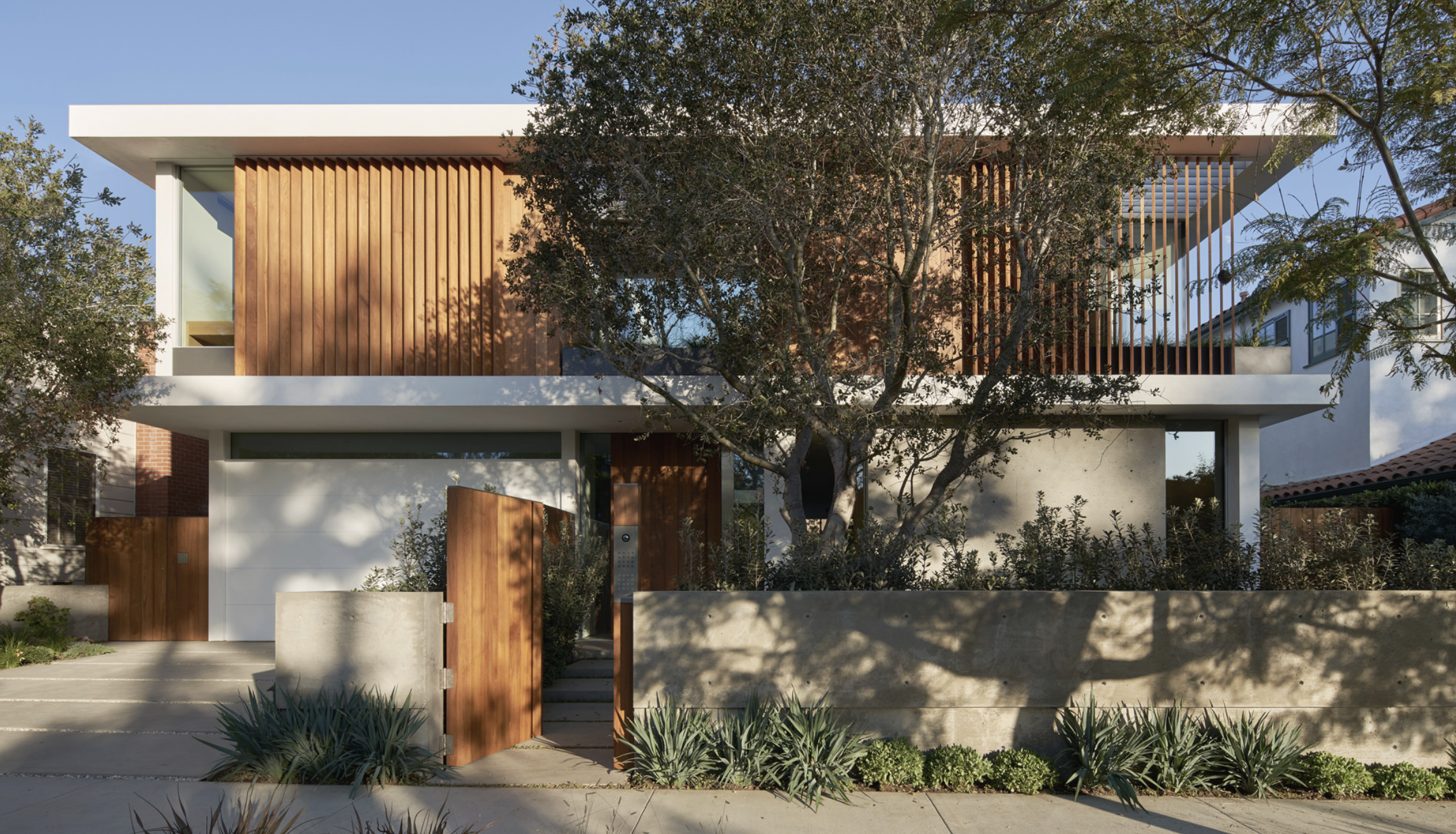 Mentalba Architects Vertical Courtyard House